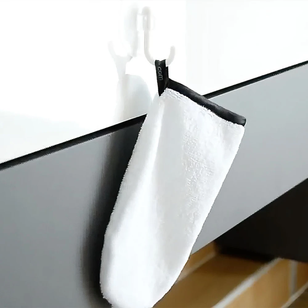 Lapiglove Makeup Removal - Image 3