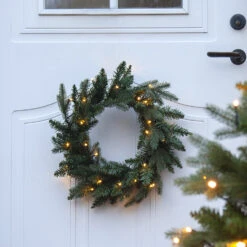 Door Wreath With Twilight Sensor