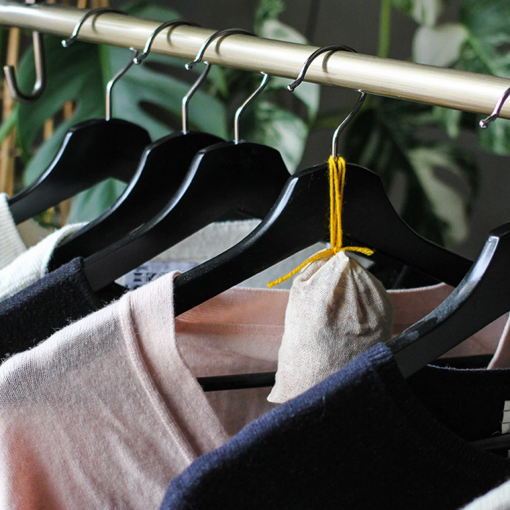 Scented Sachets With Red Cedar, Pack Of 6 - Image 2