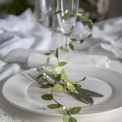 Small Battery-powered String Lights With Tiny Leaves