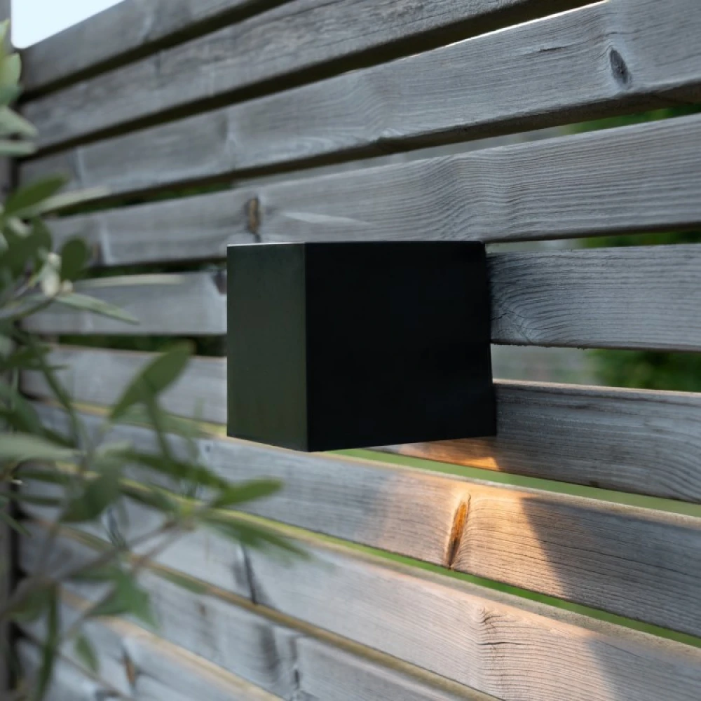 Solar-powered Wall Lamp - Image 3
