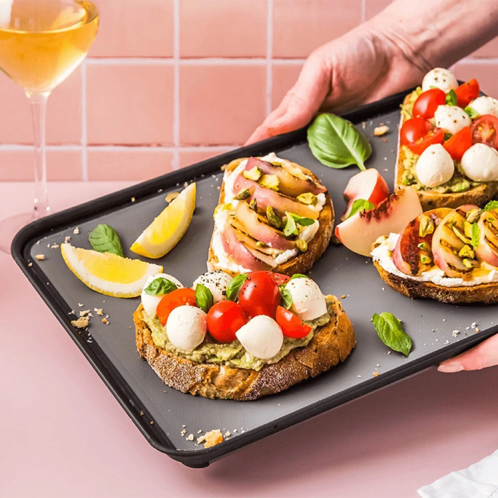 Plastic Cutting Board With Fold-up Edge - Image 5