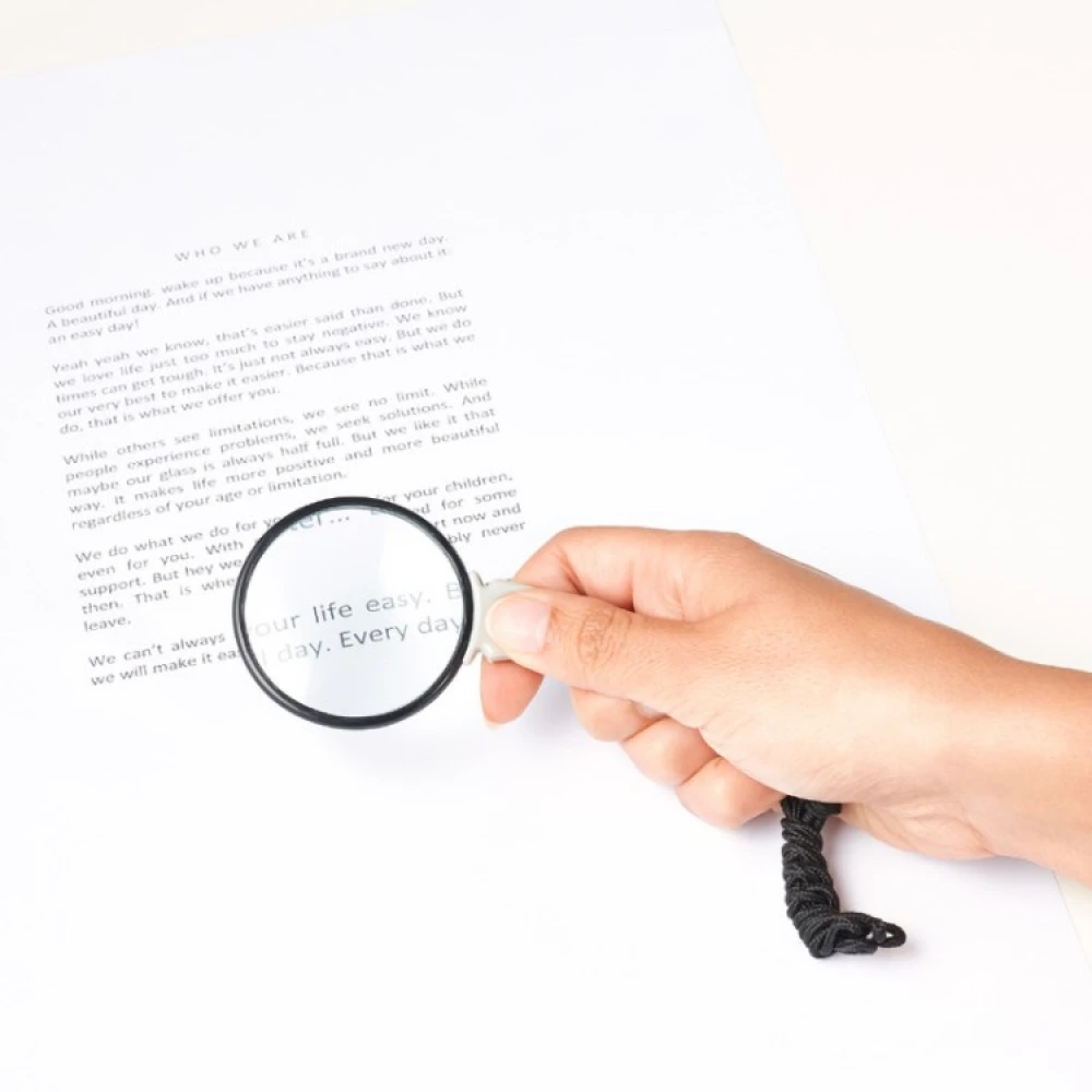 Magnifying Glass With Neck Strap - Image 2