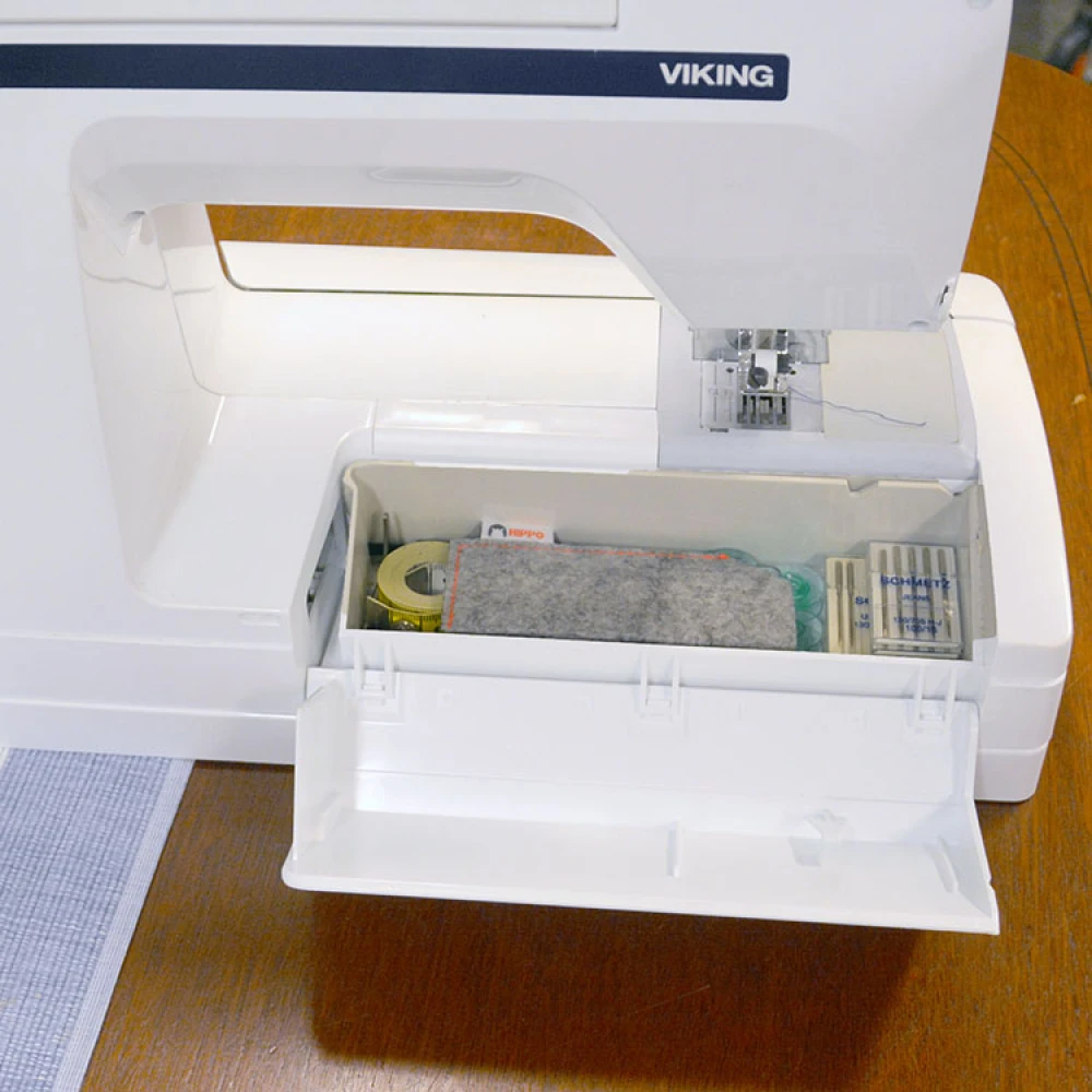 Magnifying Glasses With Felt Case - Image 2