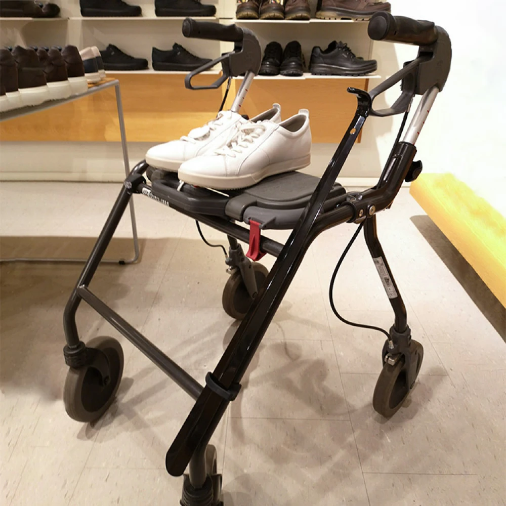 Shoe Horn With Shoe Horn Holder - Image 2